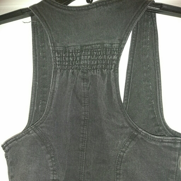 Vest - Picture 2 of 3